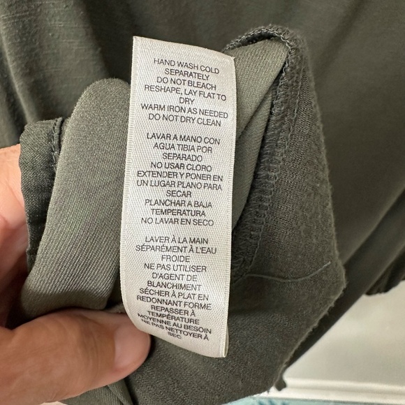 Chico’s Sz 1 (US M/L) Dark Khaki/Olive Green Ruffle Detail V Neck Top GUC - Picture 7 of 10